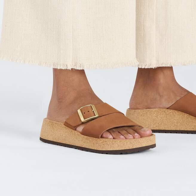 Almina en cuir nubuck couleur noyer Almina en cuir nubuck couleur noyer