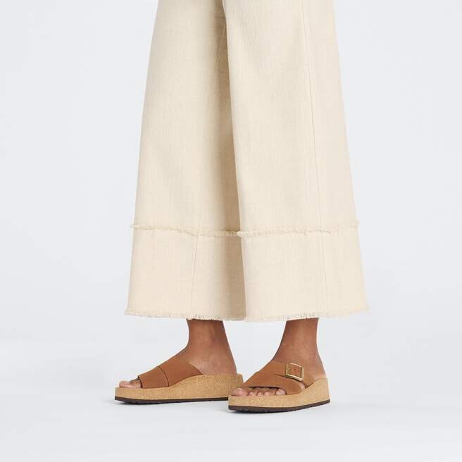 Almina en cuir nubuck couleur noyer Almina en cuir nubuck couleur noyer