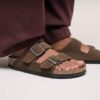 Soft Footbed Arizona en cuir suédé, teinte Dark Tea